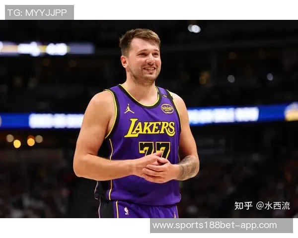 里夫斯幽默点评东契奇成长之路期待他早日成熟展现更强实力